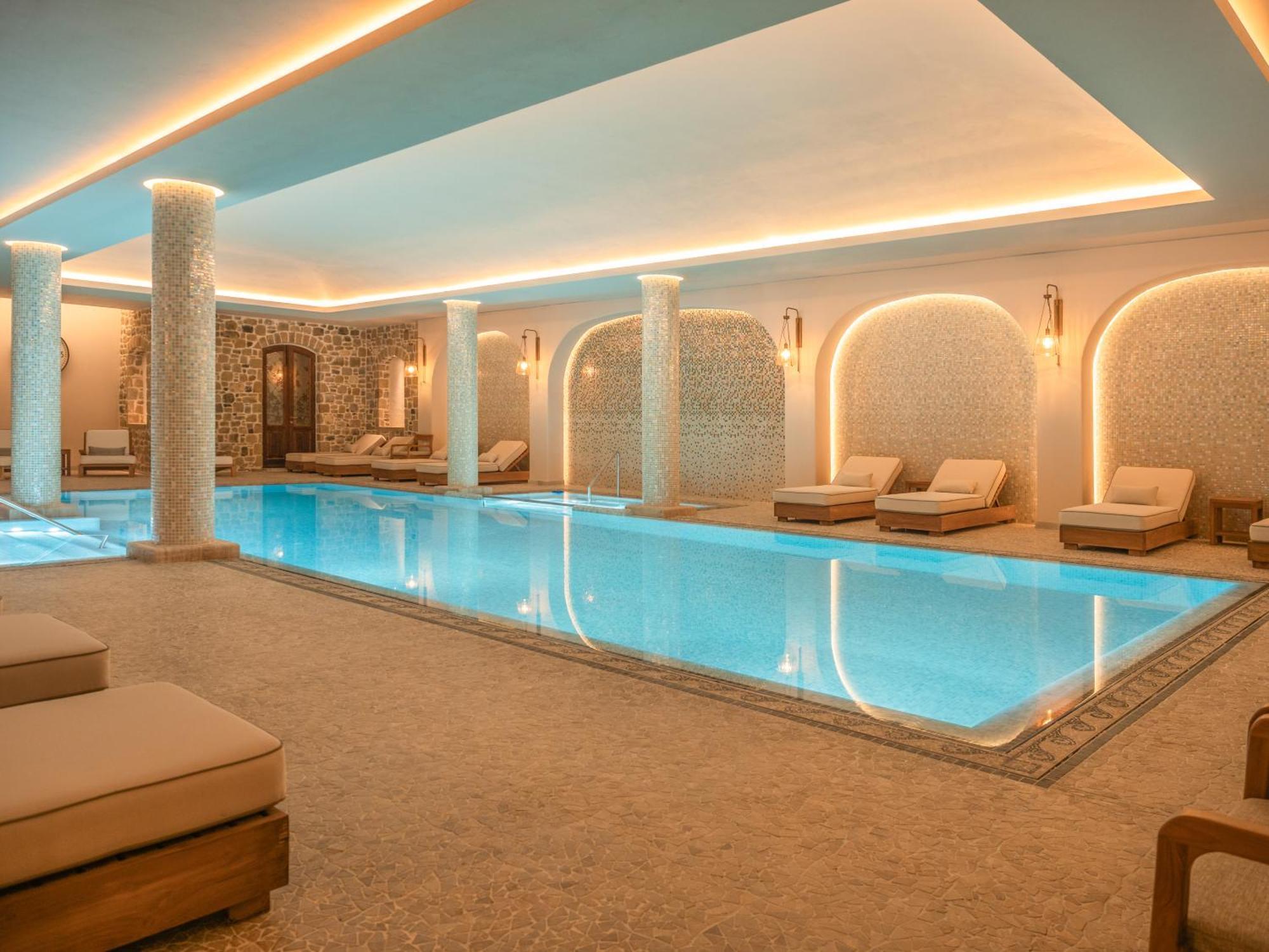 Ebel Pool & Hotel Korce